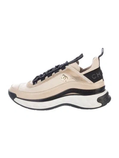 Pre-owned Chanel Interlocking Cc Logo Sneakers In Neutral