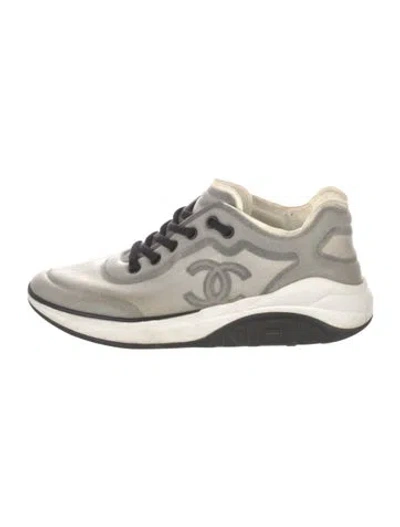 Pre-owned Chanel Interlocking Cc Logo Sneakers In White