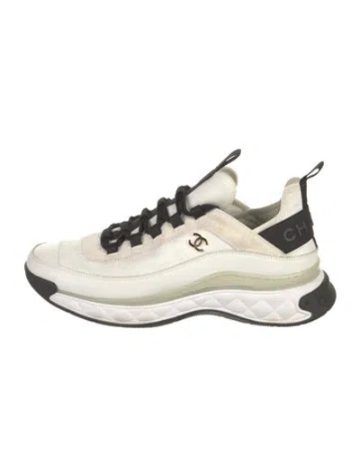 Pre-owned Chanel Interlocking Cc Logo Sneakers In White
