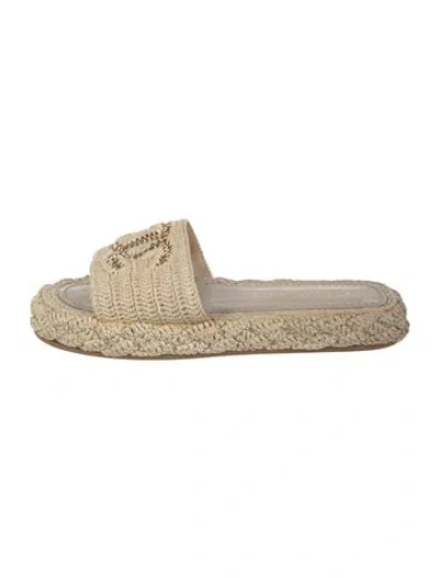 Pre-owned Chanel Interlocking Cc Logo Straw Slides In Neutrals