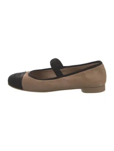 Pre-owned Chanel Interlocking Cc Logo Suede Ballet Flats In Black/neutrals