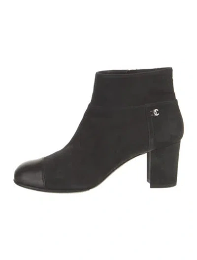 Pre-owned Chanel Interlocking Cc Logo Suede Boots In Black