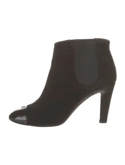 Pre-owned Chanel Interlocking Cc Logo Suede Boots In Black