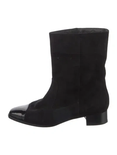 Pre-owned Chanel Interlocking Cc Logo Suede Boots In Black