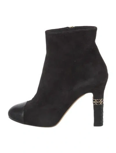 Pre-owned Chanel Interlocking Cc Logo Suede Boots In Black