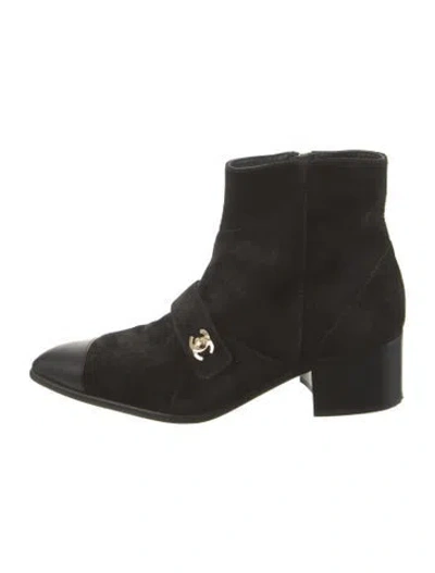 Pre-owned Chanel Interlocking Cc Logo Suede Boots In Black