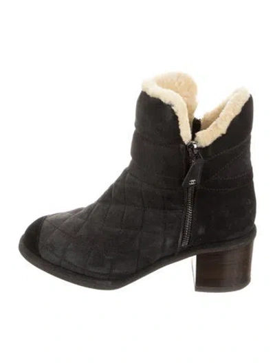 Pre-owned Chanel Interlocking Cc Logo Suede Boots In Black