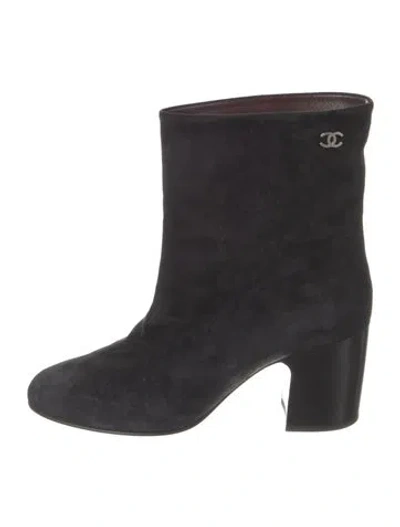 Pre-owned Chanel Interlocking Cc Logo Suede Boots In Black