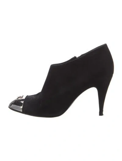 Pre-owned Chanel Interlocking Cc Logo Suede Boots In Black