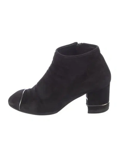 Pre-owned Chanel Interlocking Cc Logo Suede Boots In Black