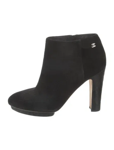 Pre-owned Chanel Interlocking Cc Logo Suede Boots In Black