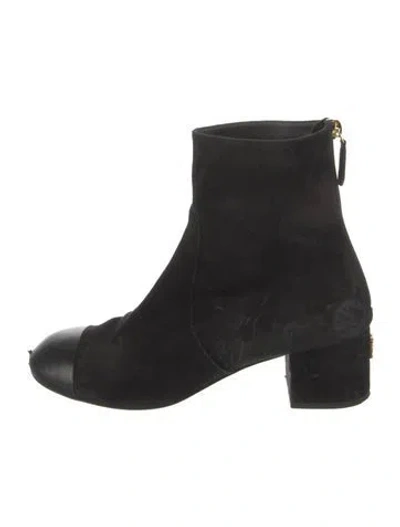 Pre-owned Chanel Interlocking Cc Logo Suede Boots In Black