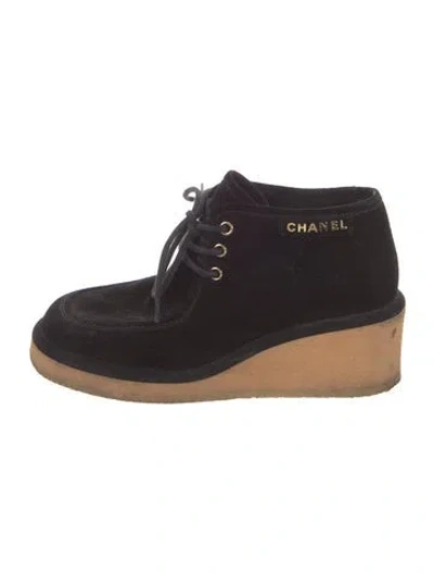 Pre-owned Chanel Interlocking Cc Logo Suede Boots In Black