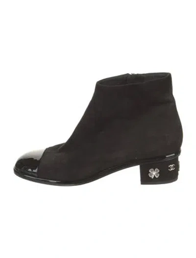Pre-owned Chanel Interlocking Cc Logo Suede Boots In Black