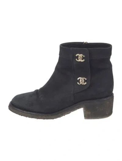 Pre-owned Chanel Interlocking Cc Logo Suede Boots In Black