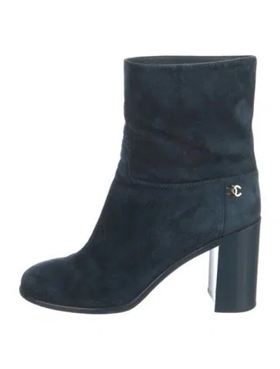 Pre-owned Chanel Interlocking Cc Logo Suede Boots In Blue