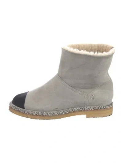 Pre-owned Chanel Interlocking Cc Logo Suede Boots In Gray