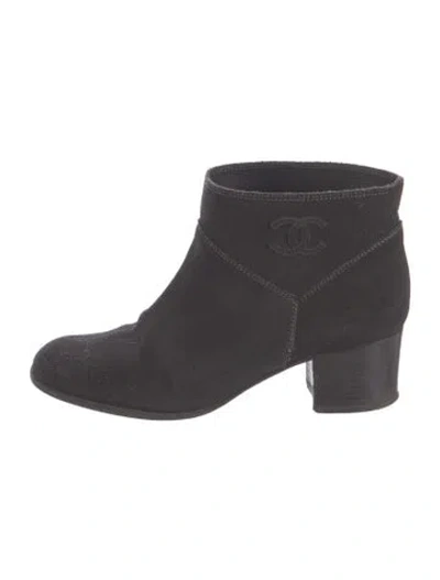 Pre-owned Chanel Interlocking Cc Logo Suede Boots In Gray
