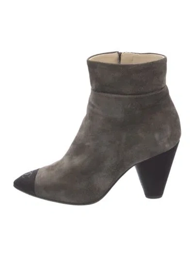 Pre-owned Chanel Interlocking Cc Logo Suede Boots In Gray