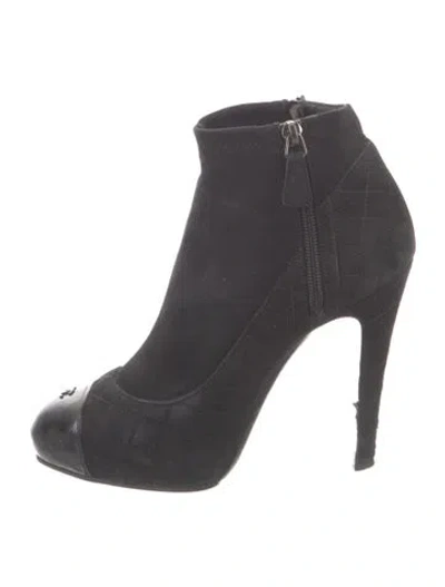 Pre-owned Chanel Interlocking Cc Logo Suede Boots In Gray