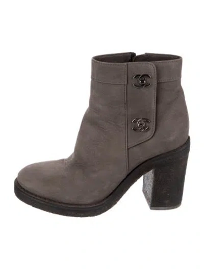 Pre-owned Chanel Interlocking Cc Logo Suede Boots In Grey