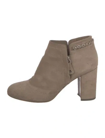 Pre-owned Chanel Interlocking Cc Logo Suede Boots In Neutral