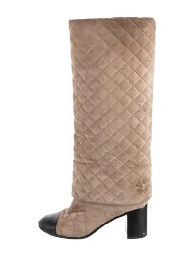 Pre-owned Chanel Interlocking Cc Logo Suede Boots In Neutrals