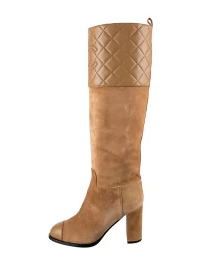Pre-owned Chanel Interlocking Cc Logo Suede Boots In Neutrals