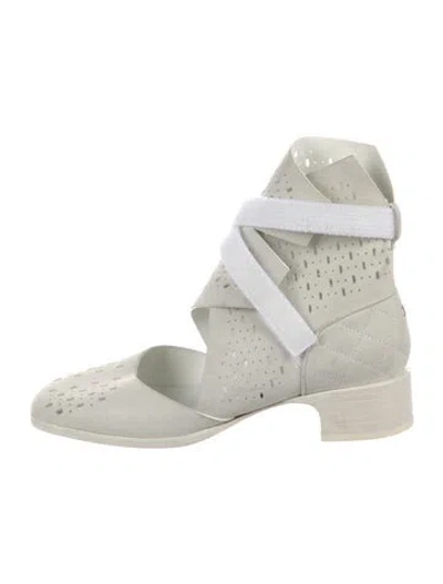 Pre-owned Chanel Interlocking Cc Logo Suede Boots In White