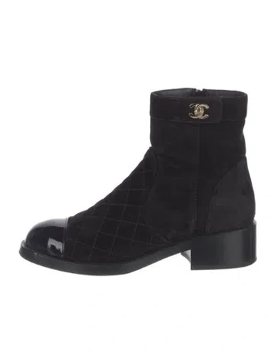 Pre-owned Chanel Interlocking Cc Logo Suede Chelsea Boots In Black