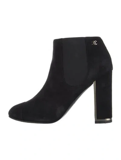 Pre-owned Chanel Interlocking Cc Logo Suede Chelsea Boots In Black