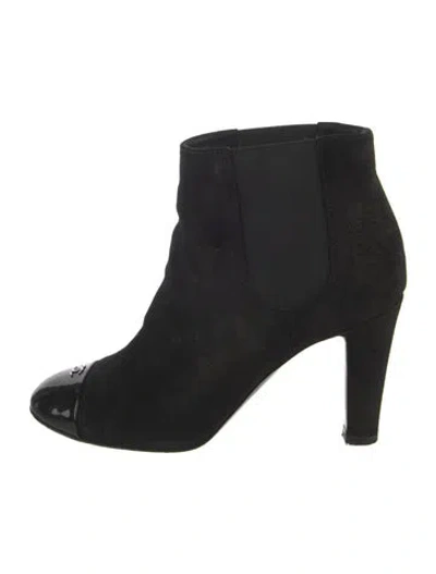 Pre-owned Chanel Interlocking Cc Logo Suede Chelsea Boots In Black