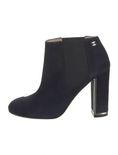 Pre-owned Chanel Interlocking Cc Logo Suede Chelsea Boots In Blue