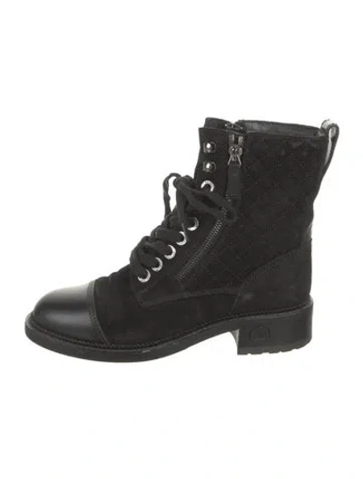 Pre-owned Chanel Interlocking Cc Logo Suede Combat Boots In Black