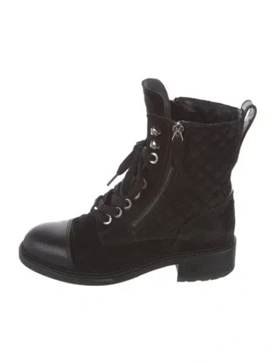 Pre-owned Chanel Interlocking Cc Logo Suede Combat Boots In Black