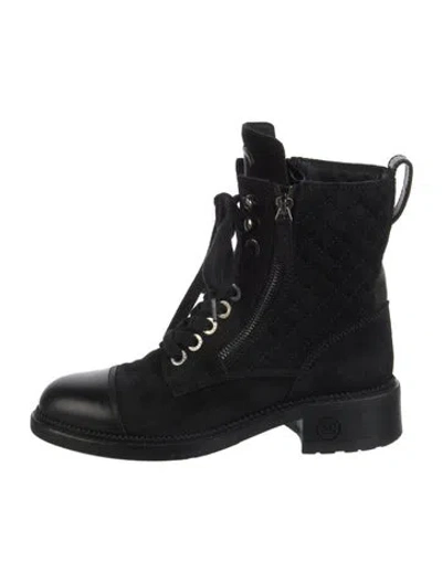 Pre-owned Chanel Interlocking Cc Logo Suede Combat Boots In Black