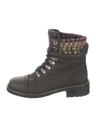 Pre-owned Chanel Interlocking Cc Logo Suede Combat Boots In Black