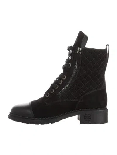 Pre-owned Chanel Interlocking Cc Logo Suede Combat Boots In Black