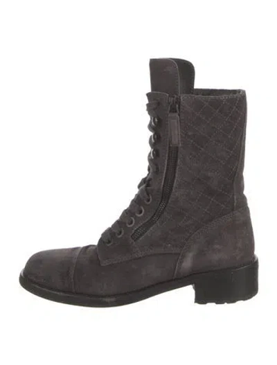 Pre-owned Chanel Interlocking Cc Logo Suede Combat Boots In Gray