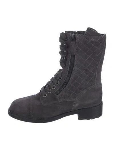 Pre-owned Chanel Interlocking Cc Logo Suede Combat Boots In Gray