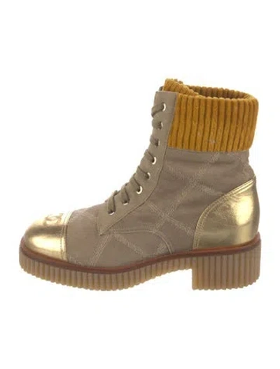 Pre-owned Chanel Interlocking Cc Logo Suede Combat Boots In Neutral