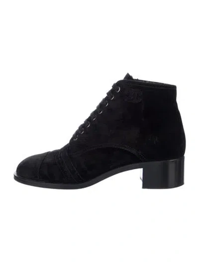Pre-owned Chanel Interlocking Cc Logo Suede Lace-up Boots In Black