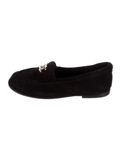 Pre-owned Chanel Interlocking Cc Logo Suede Loafers In Black