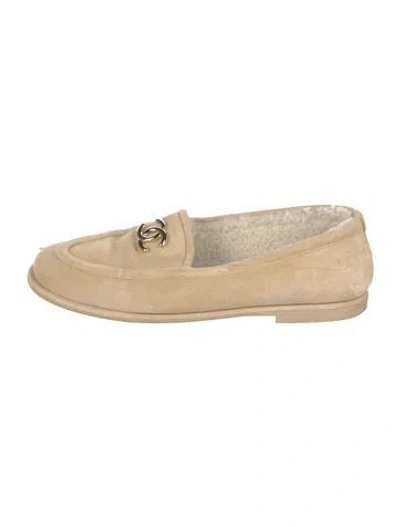 Pre-owned Chanel Interlocking Cc Logo Suede Loafers In Neutral