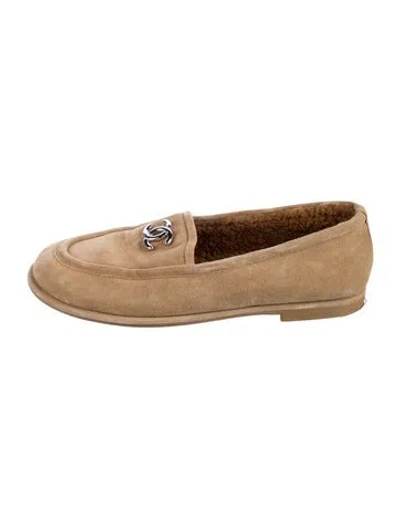 Pre-owned Chanel Interlocking Cc Logo Suede Loafers In Neutral