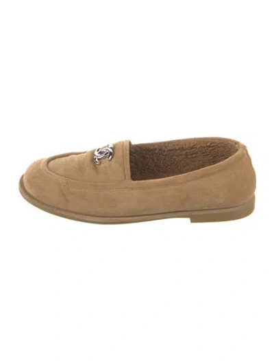 Pre-owned Chanel Interlocking Cc Logo Suede Loafers In Neutrals