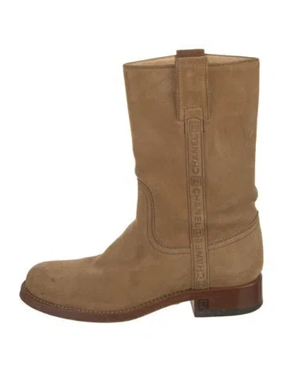Pre-owned Chanel Interlocking Cc Logo Suede Moto Boots In Neutral