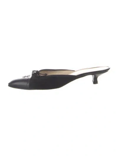 Pre-owned Chanel Interlocking Cc Logo Suede Mules In Black