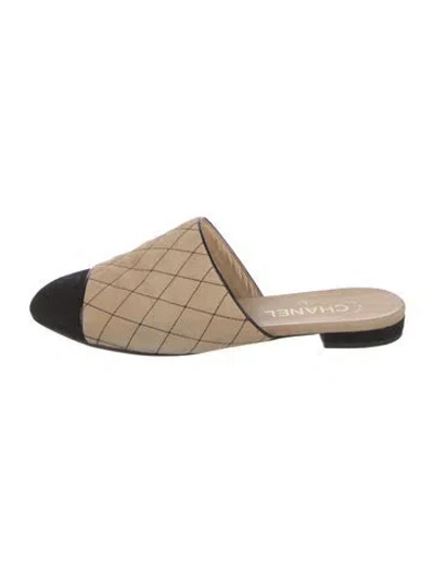 Pre-owned Chanel Interlocking Cc Logo Suede Mules In Black/neutrals