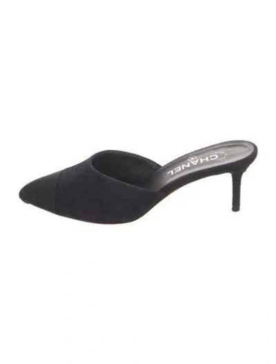 Pre-owned Chanel Interlocking Cc Logo Suede Mules In Blue